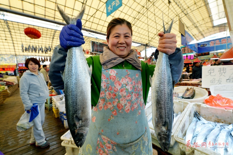 青島進(jìn)入秋鲅魚(yú)晾曬季 空中美味誘人味蕾(圖)